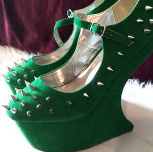 Green spiked club shoe